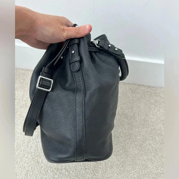 Danier soft leather bucket bag - Picture 4 of 14